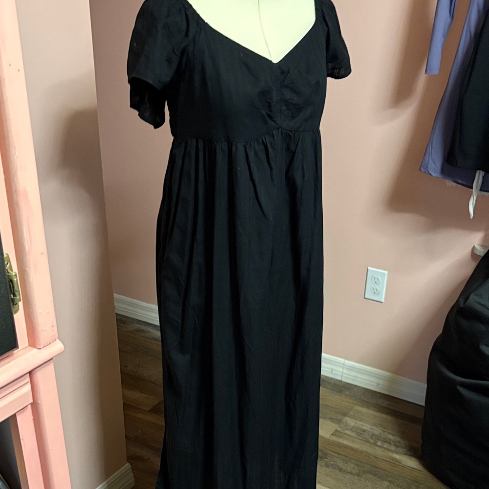 Time and Tru Black Short Sleeve Maxi Dress with Sweetheart Neckline